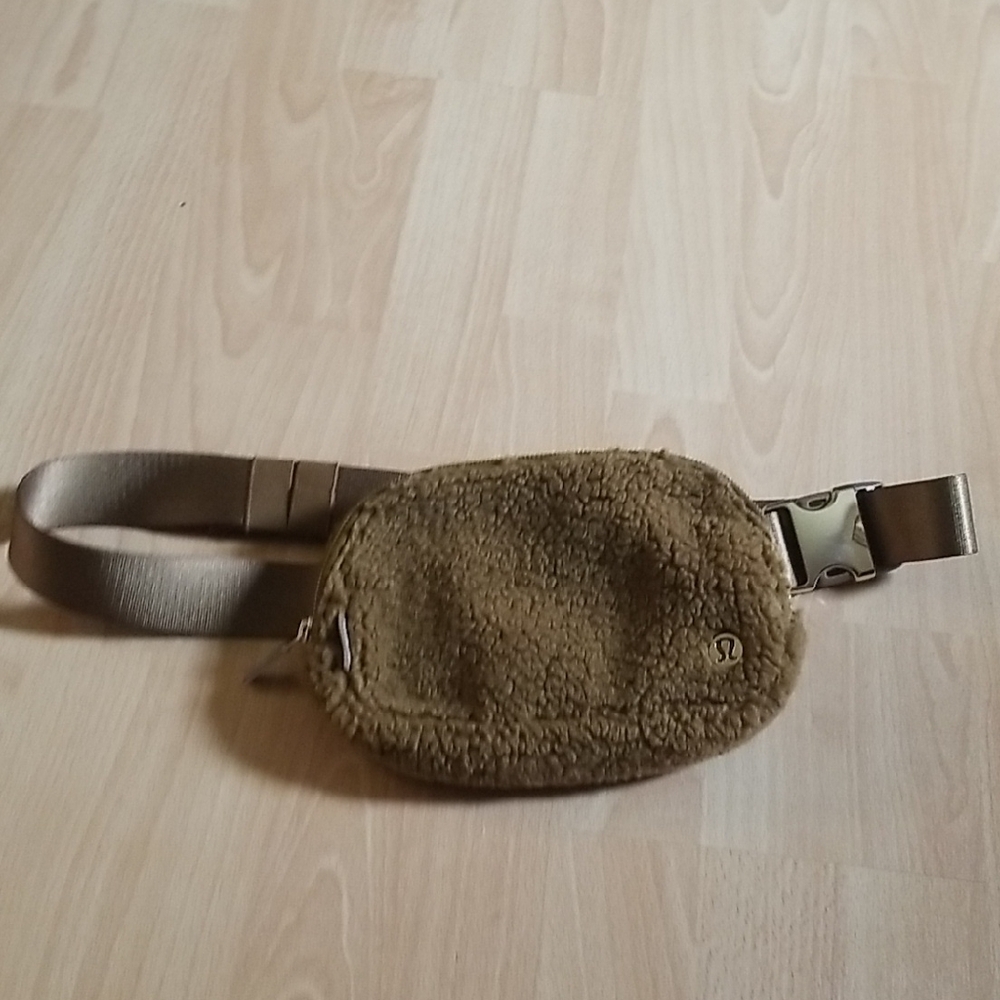 Lululemon Sherpa Adjustable Belt Bag Camel Athleisure Everyday